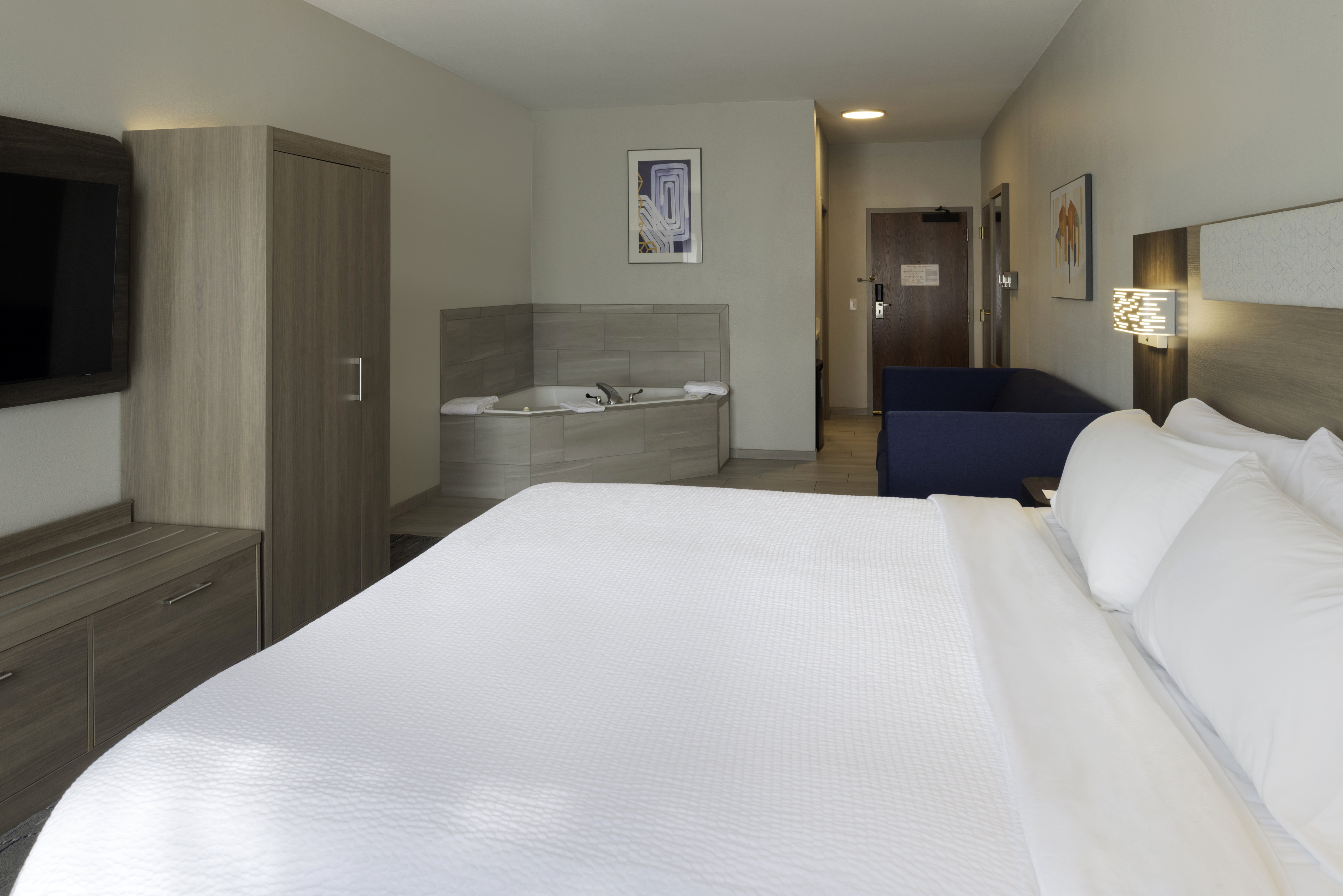 holiday inn express hotel and suites fort atkinson by ihg