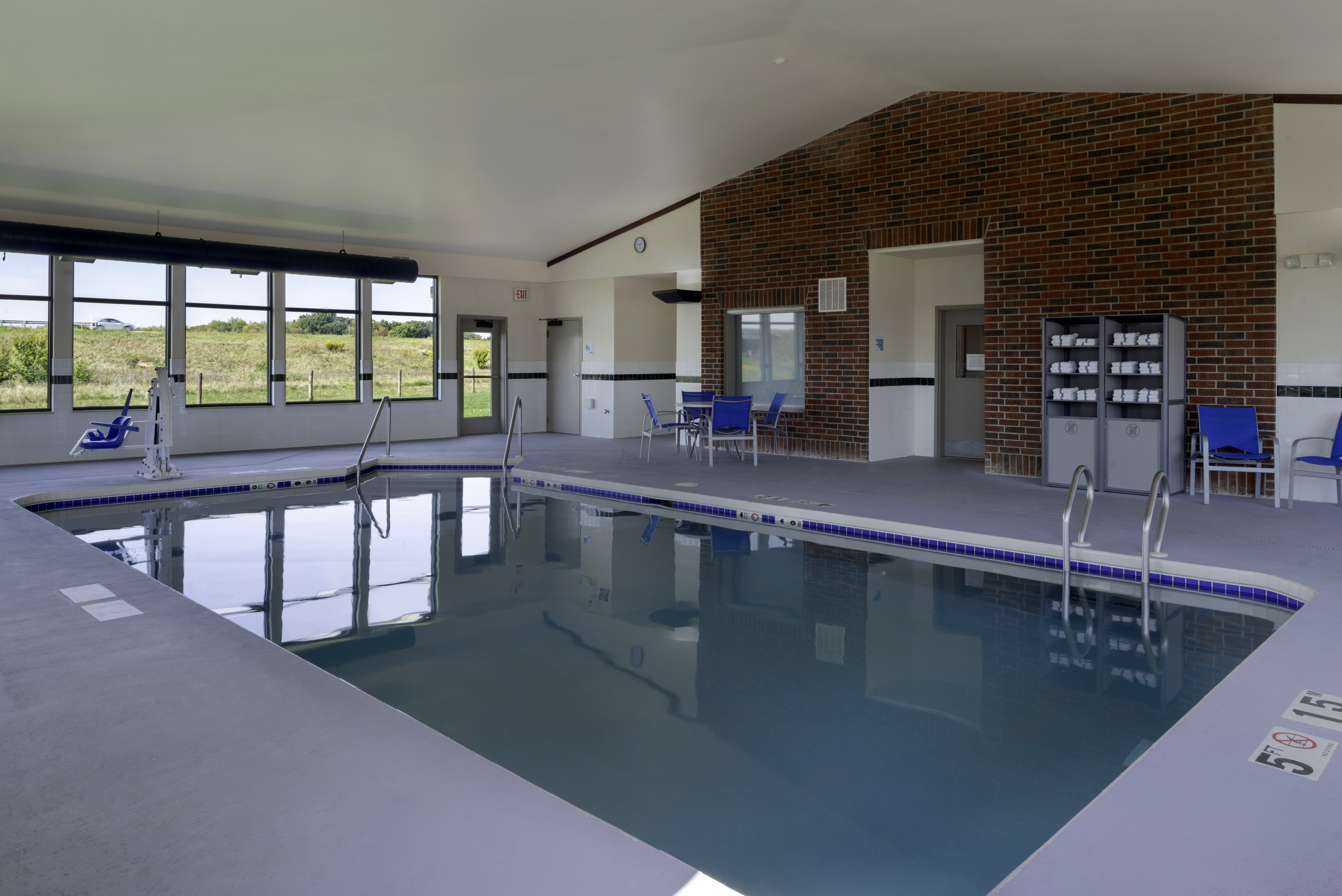 holiday inn express hotel and suites fort atkinson by ihg