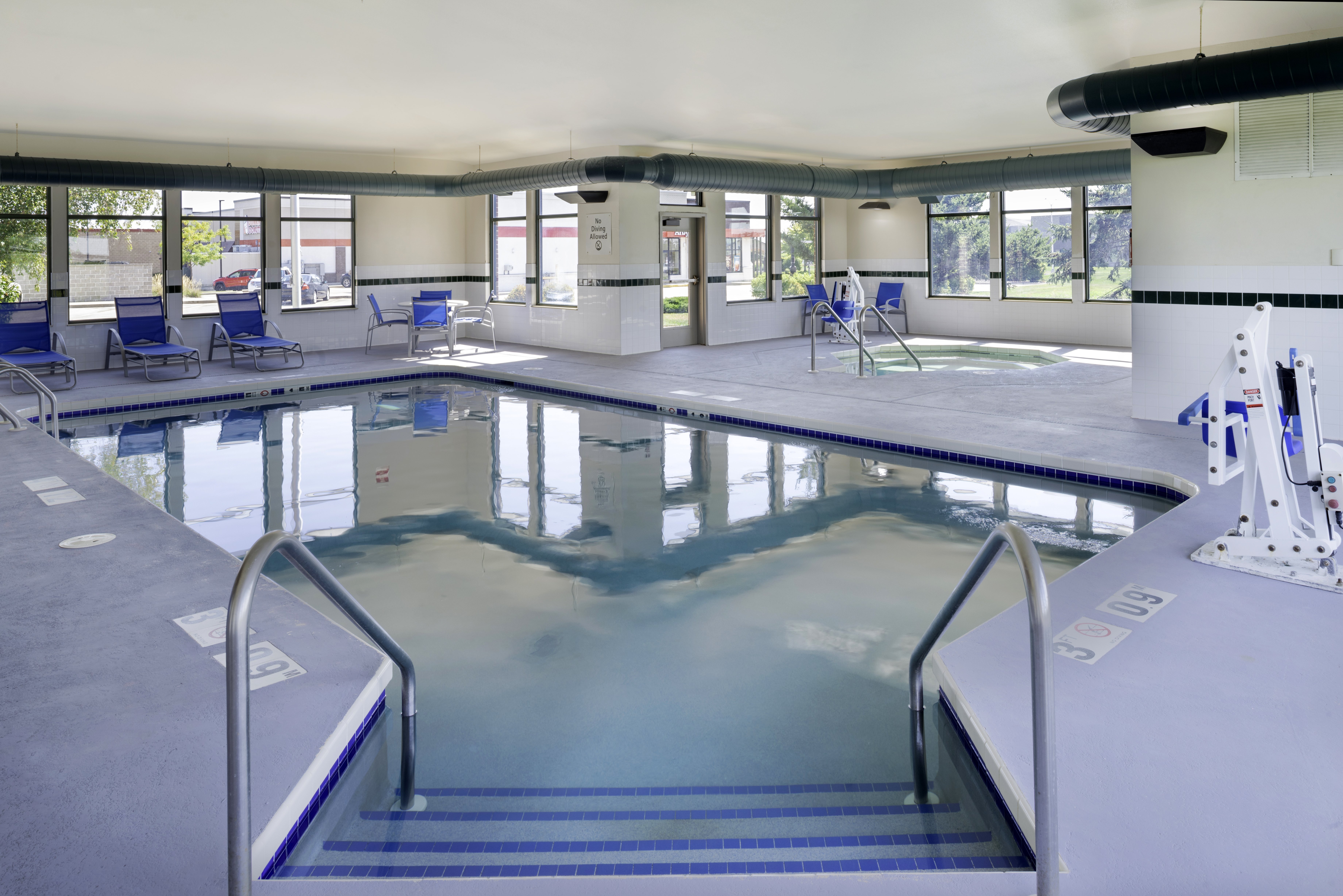 holiday inn express hotel and suites fort atkinson by ihg