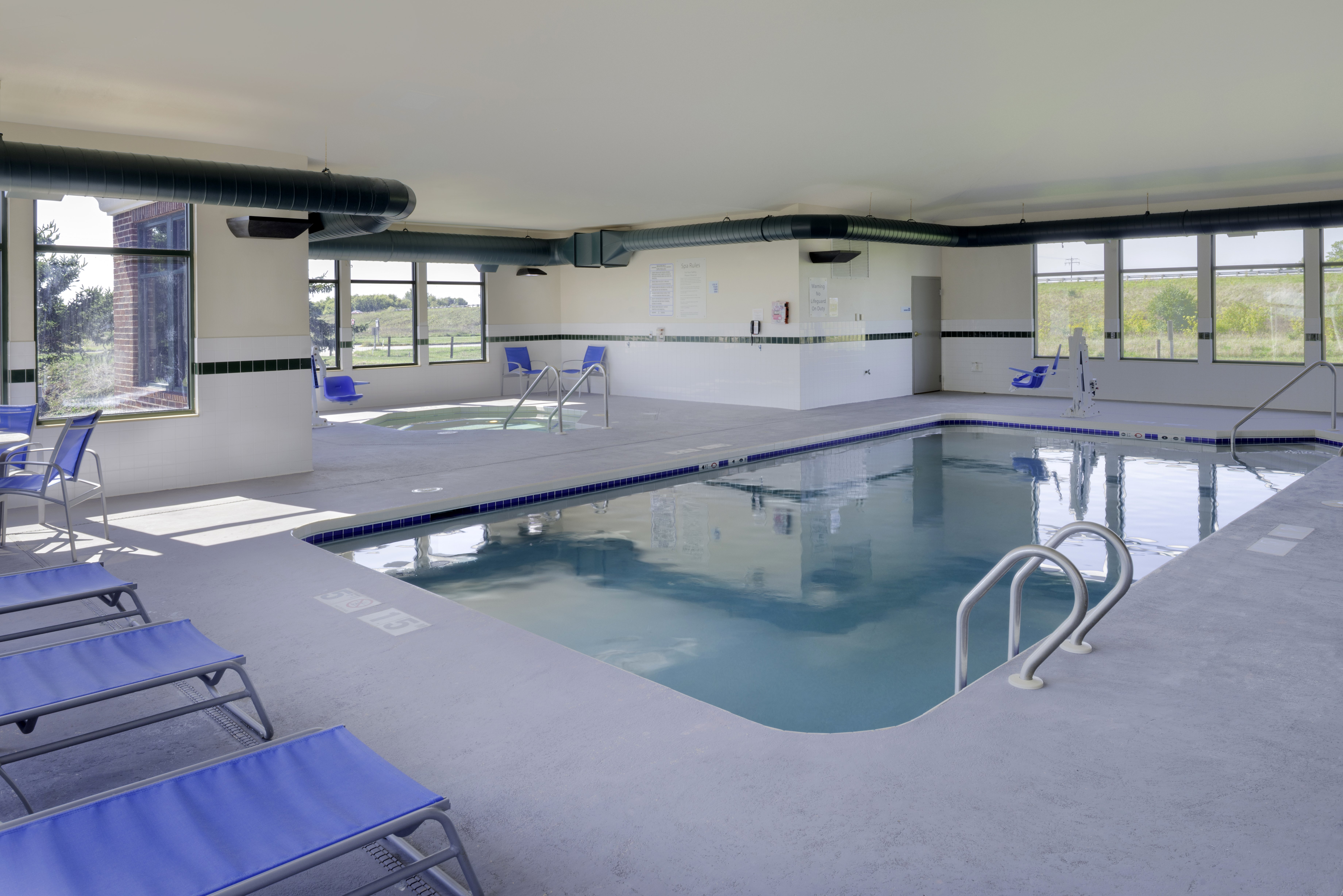 holiday inn express hotel and suites fort atkinson by ihg