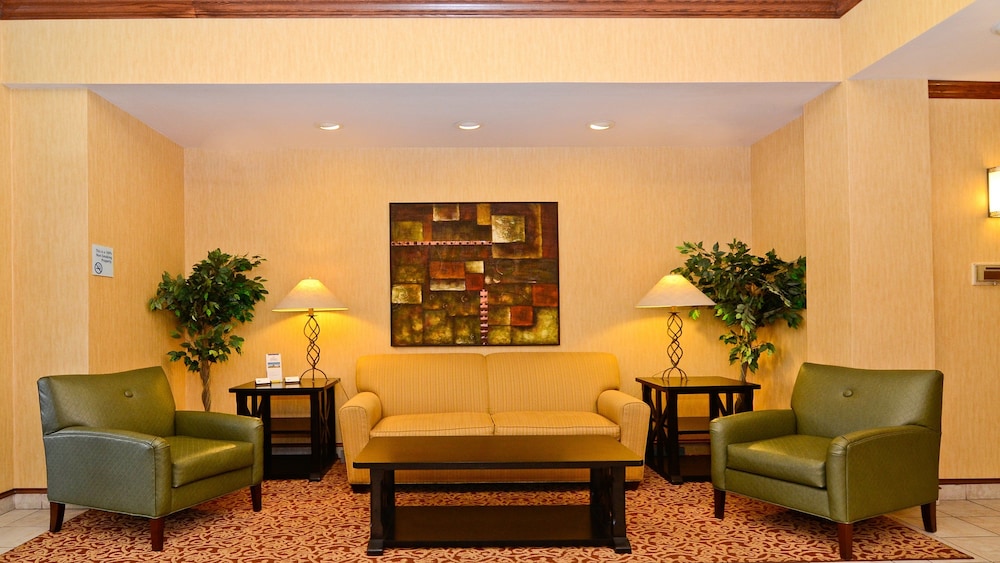 holiday inn express hotel and suites fort atkinson by ihg