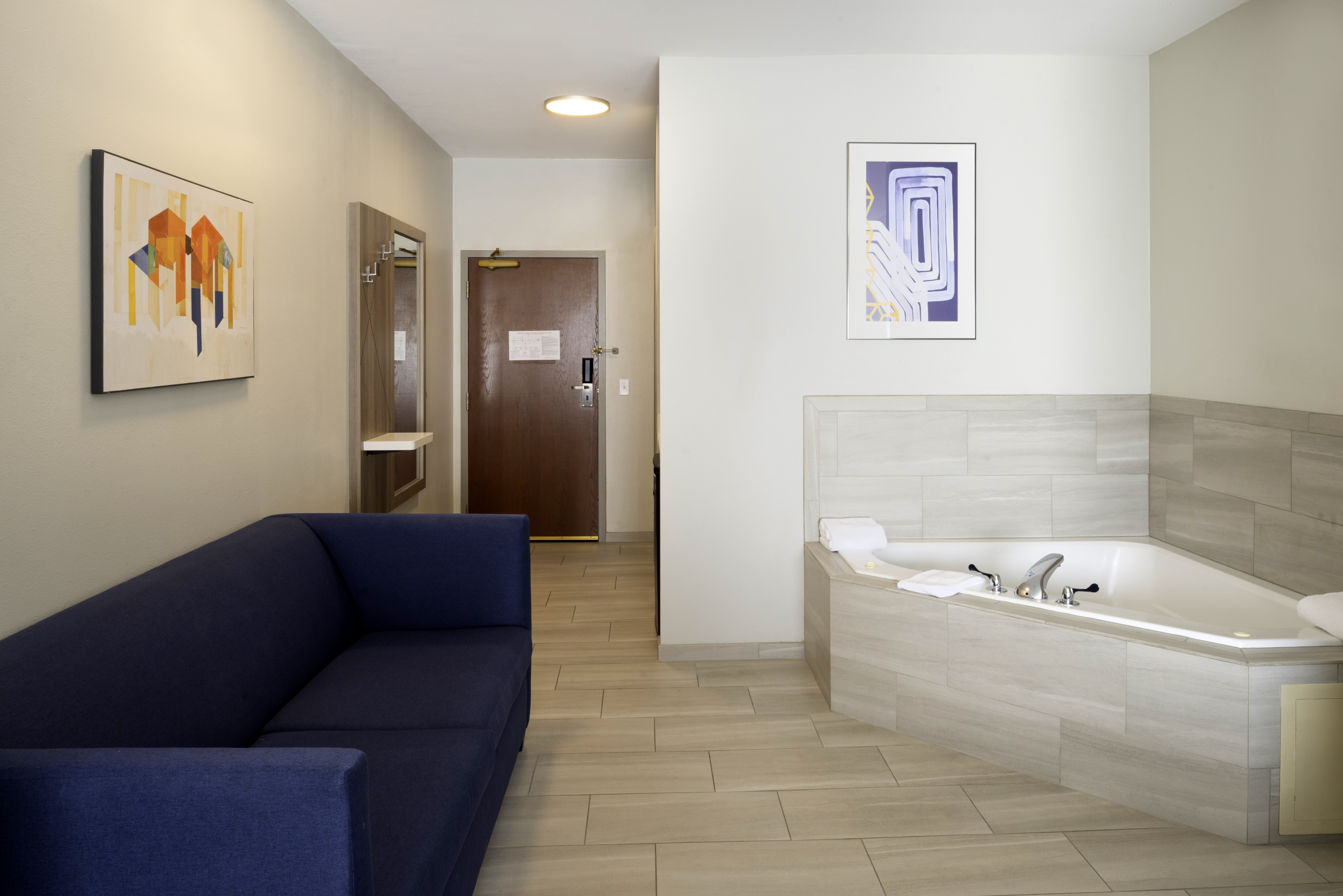 holiday inn express hotel and suites fort atkinson by ihg