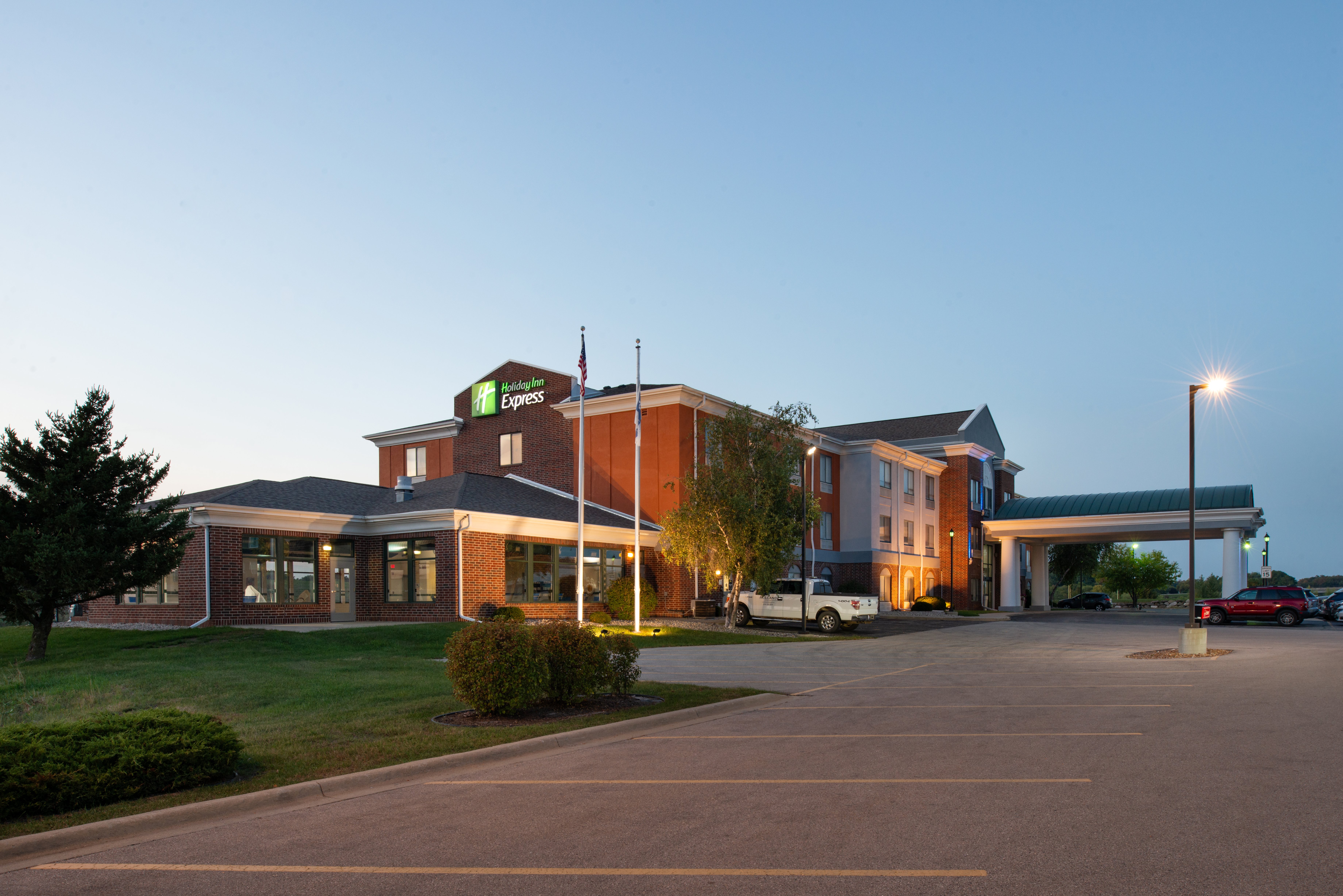 holiday inn express hotel and suites fort atkinson by ihg