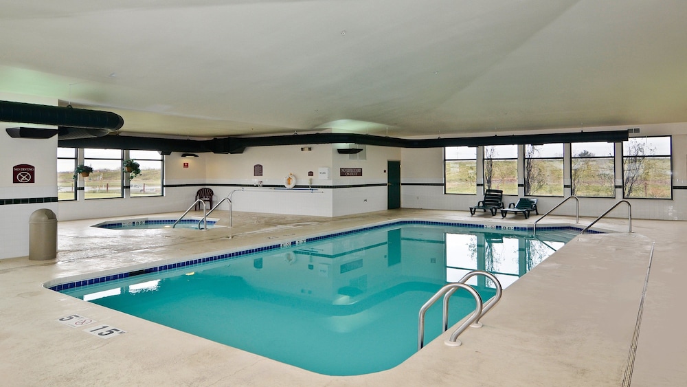holiday inn express hotel and suites fort atkinson by ihg