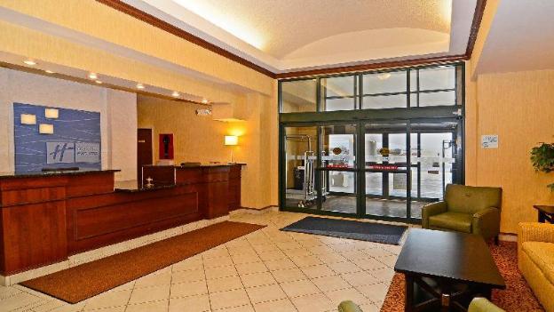 holiday inn express hotel and suites fort atkinson by ihg
