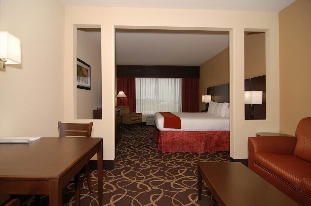 holiday inn express and suites houston south pearl
