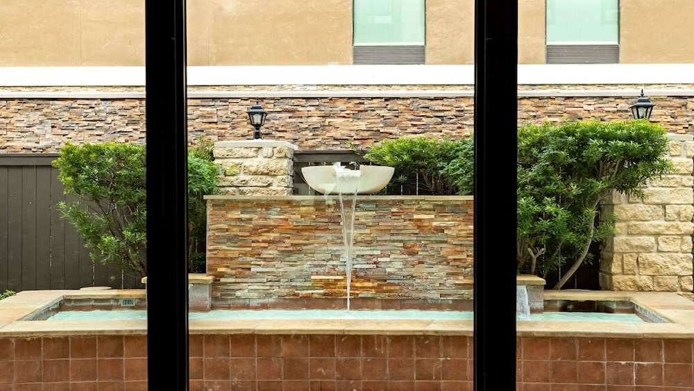 holiday inn express and suites houston south pearl
