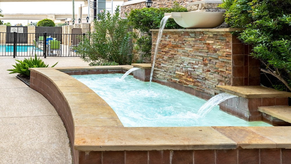 holiday inn express and suites houston south pearl