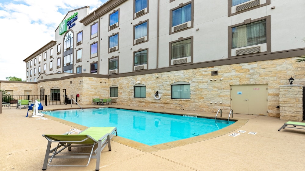 holiday inn express and suites houston south pearl