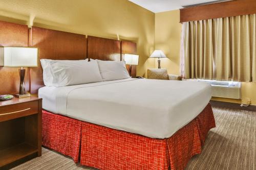 holiday inn express and suites houston south pearl