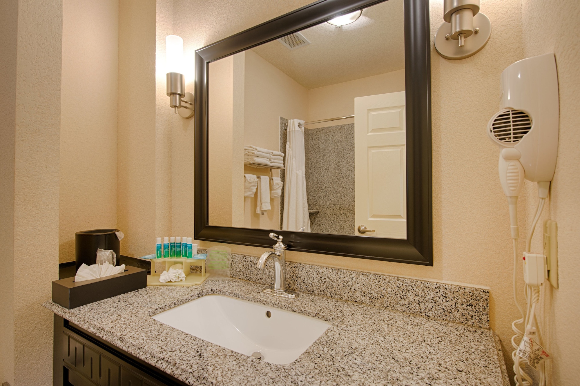 holiday inn express and suites houston space center