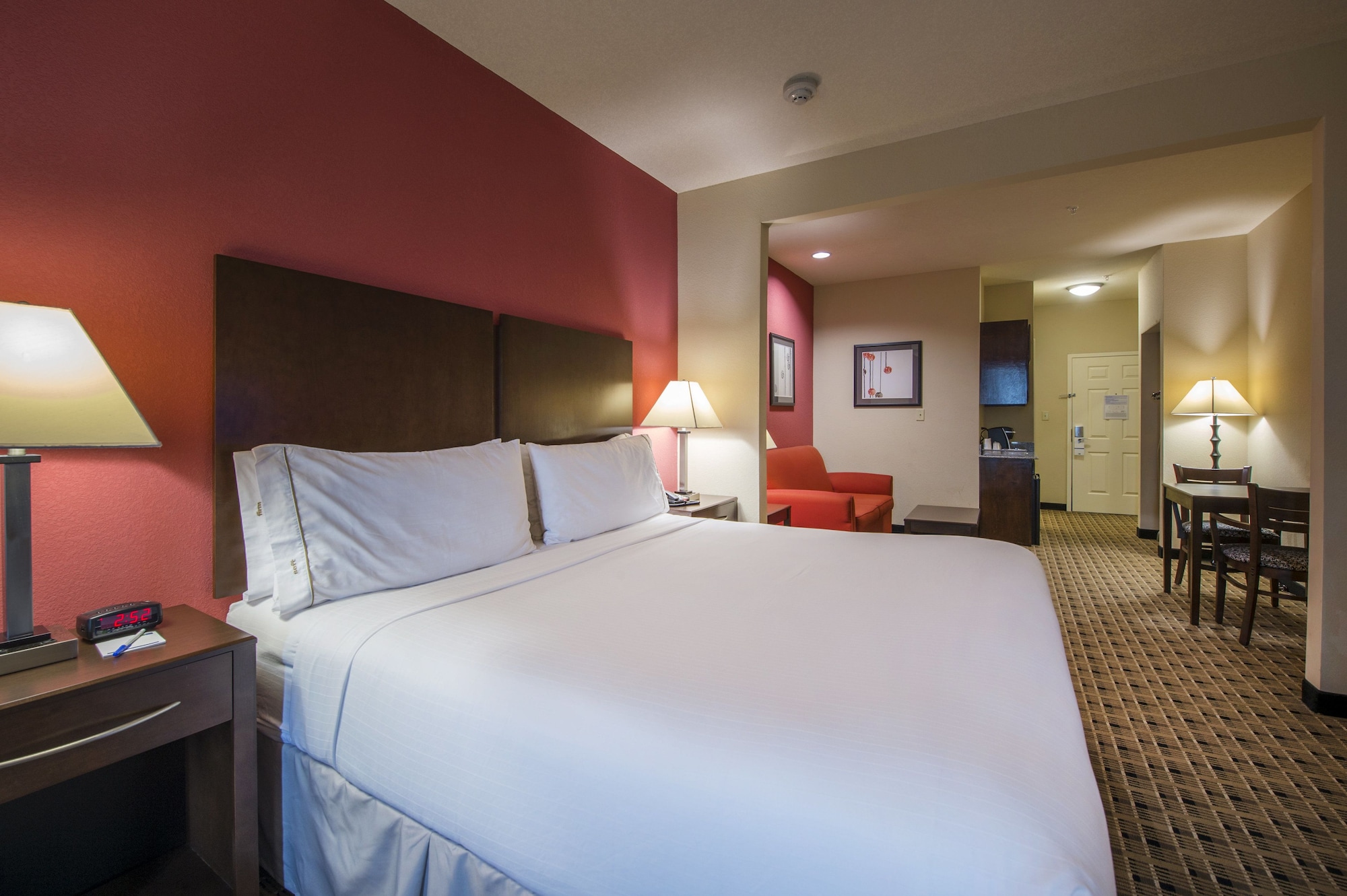 holiday inn express and suites houston space center