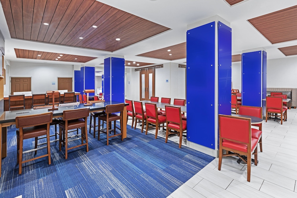 holiday inn express and suites houston space center