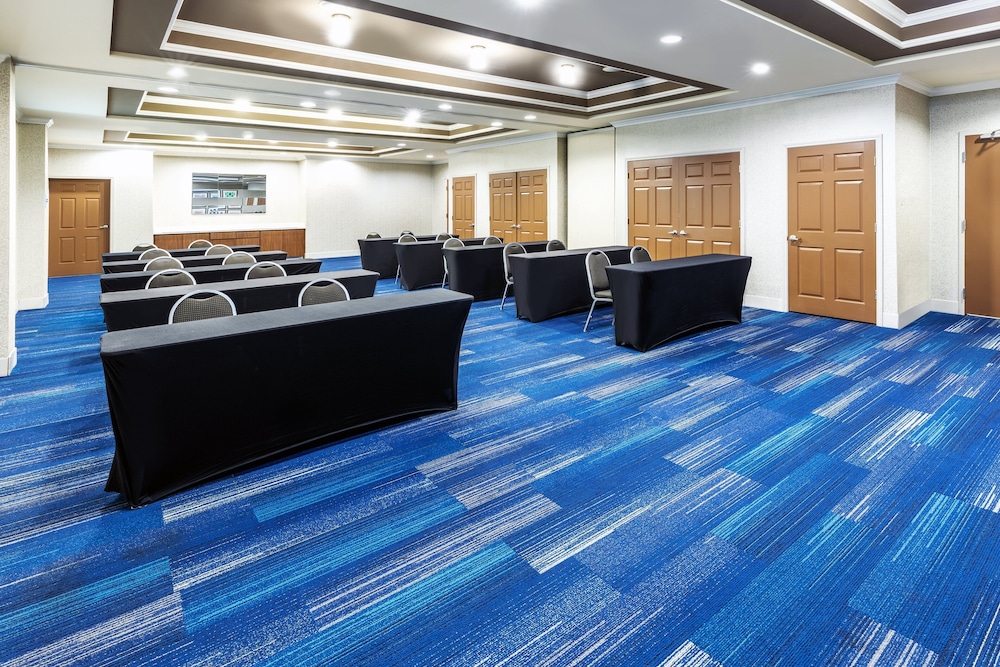 holiday inn express and suites houston space center