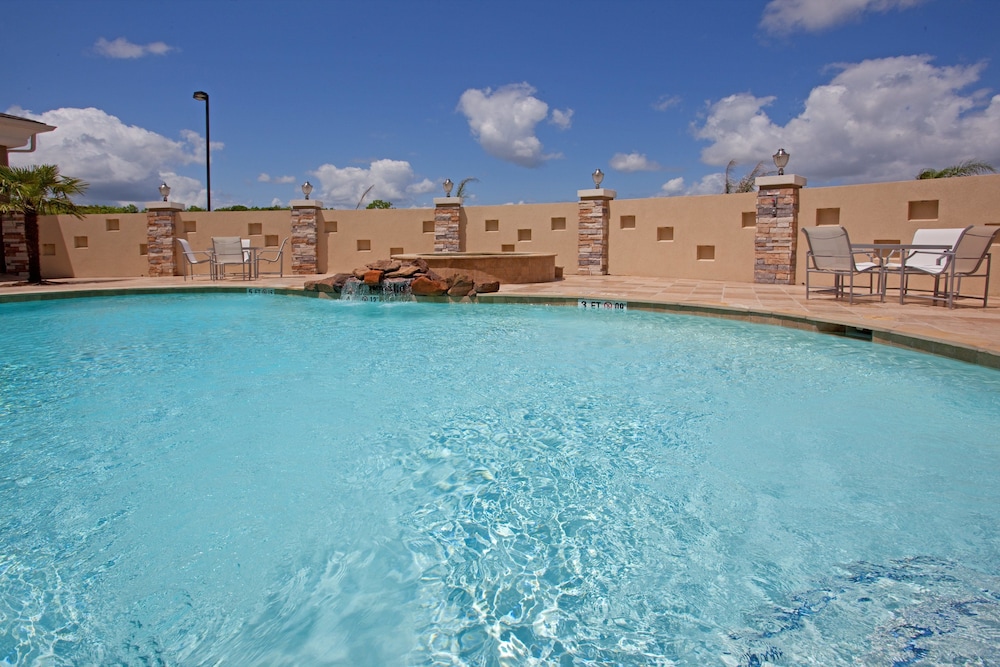 holiday inn express and suites houston space center