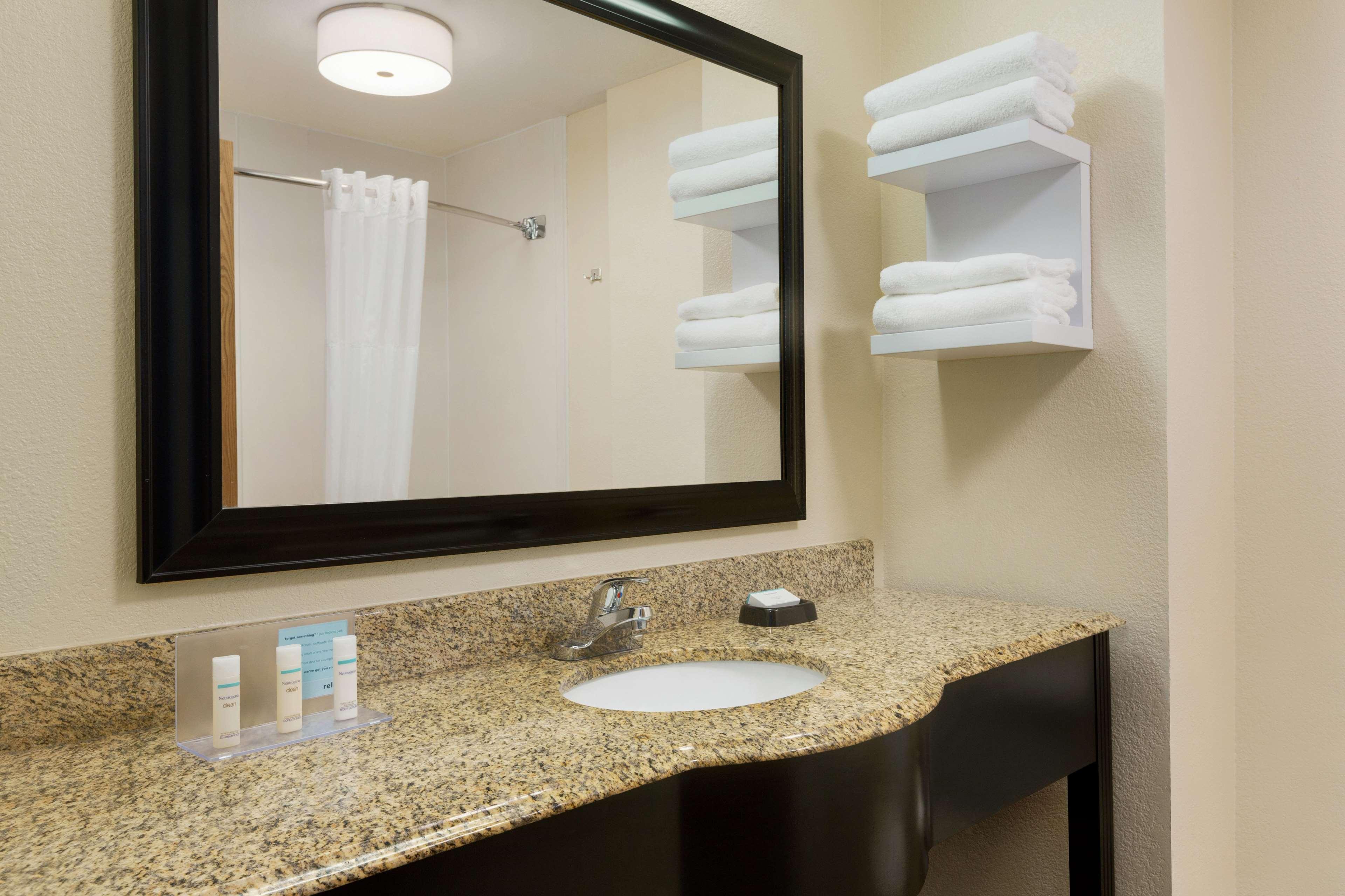 hampton inn and suites houston clear lake nasa area