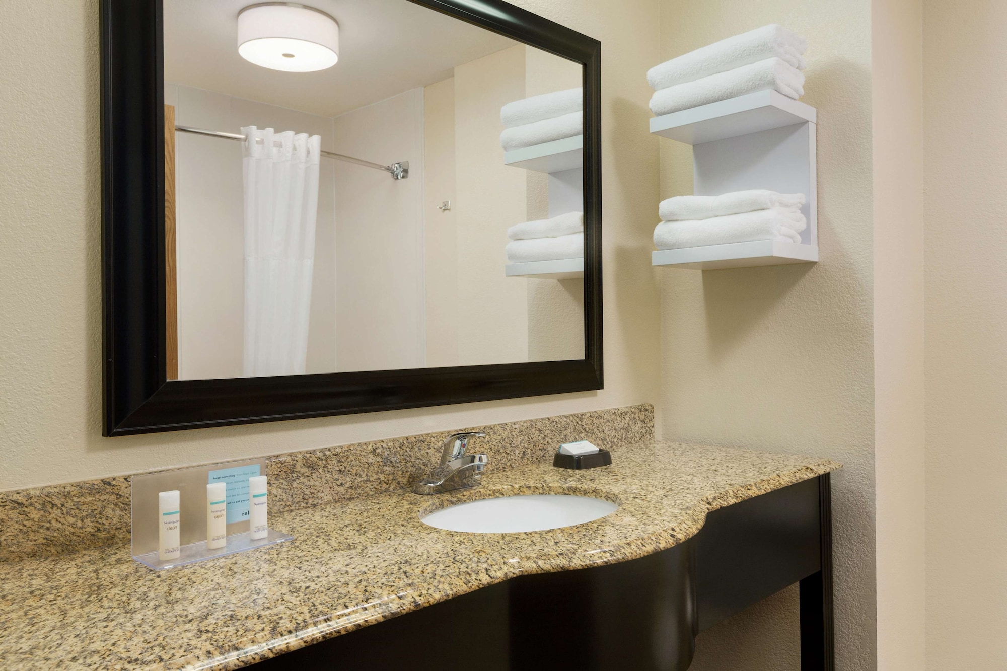 hampton inn and suites houston clear lake nasa area