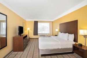 la quinta inn and suites by wyndham houston nw beltway8 westrd