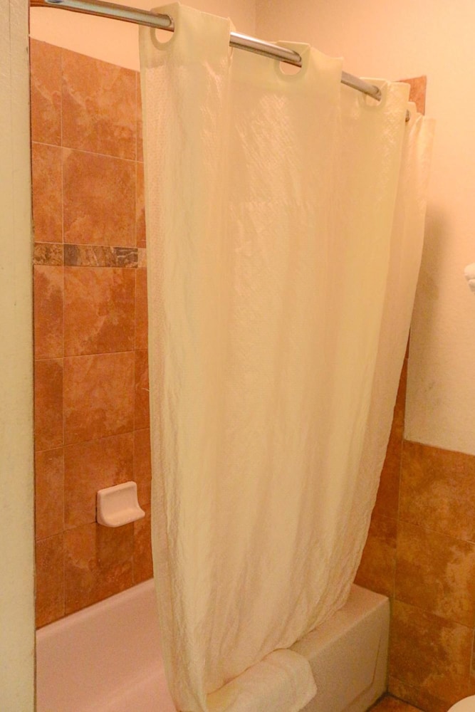 symphony inn and suites