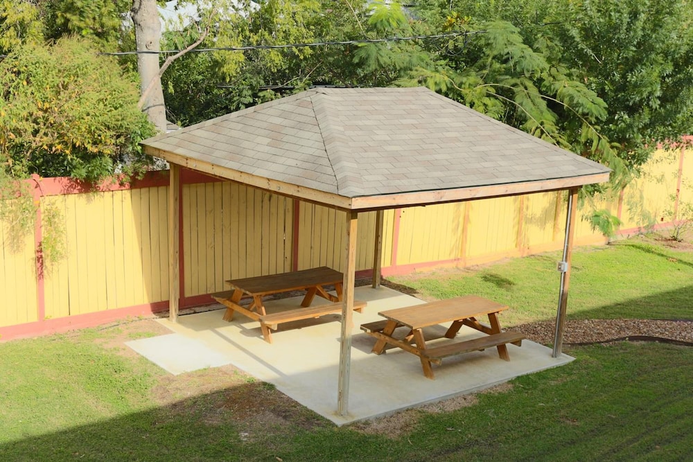 symphony inn and suites