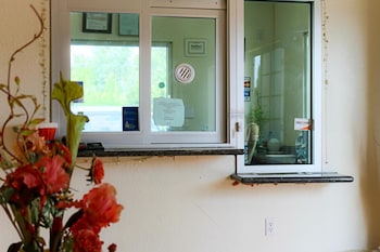 symphony inn and suites