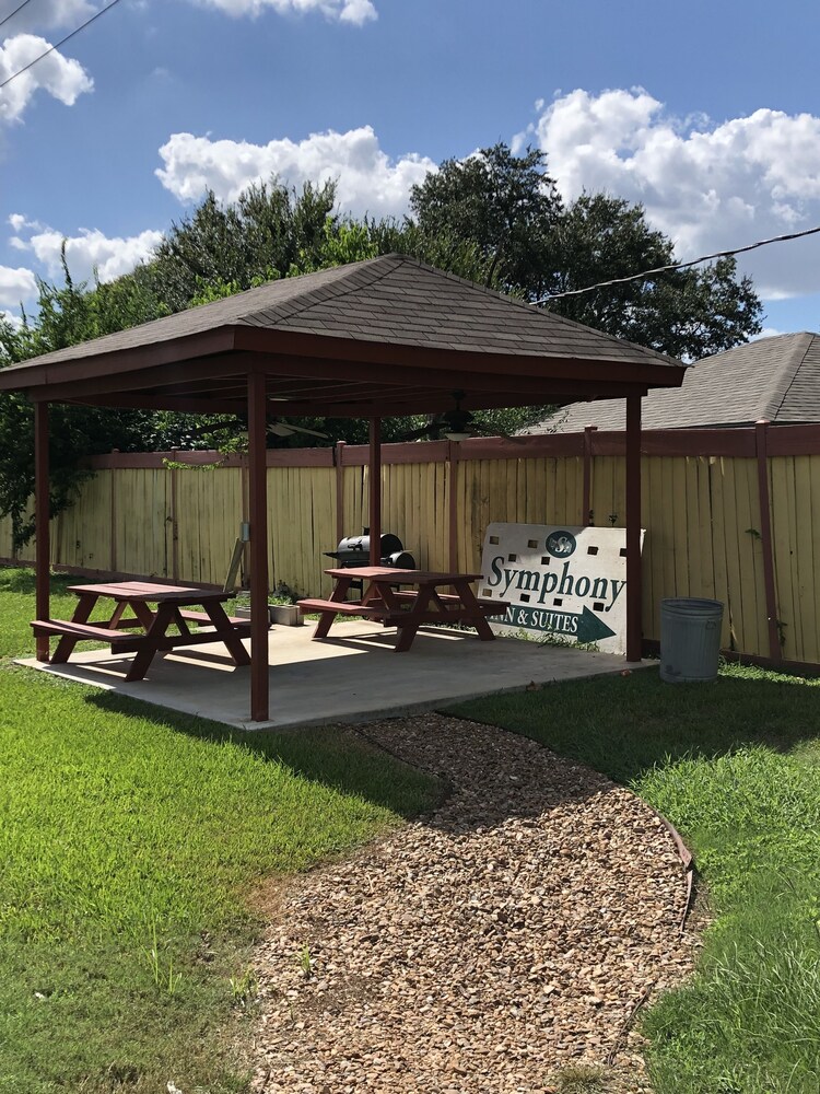 symphony inn and suites