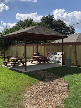 symphony inn and suites