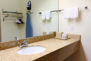 symphony inn and suites