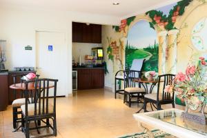 symphony inn and suites