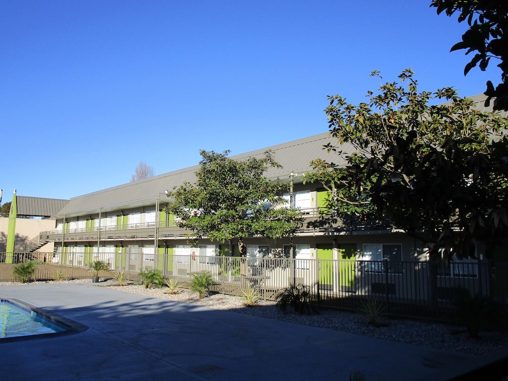 surestay plus hotel by best western point richmond