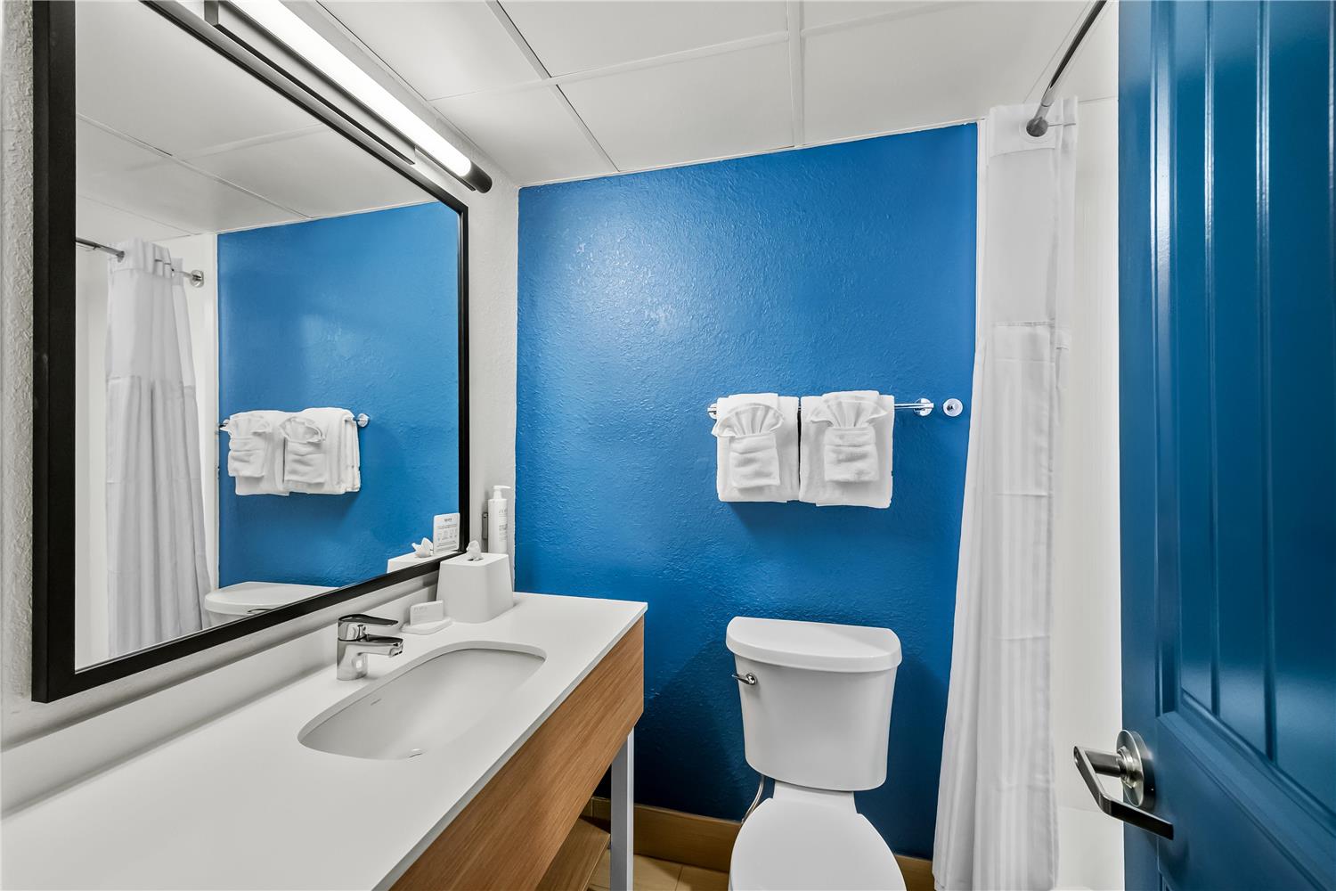 holiday inn express and suites fayetteville nw spring lake