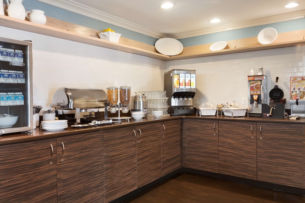 holiday inn express and suites fayetteville nw spring lake