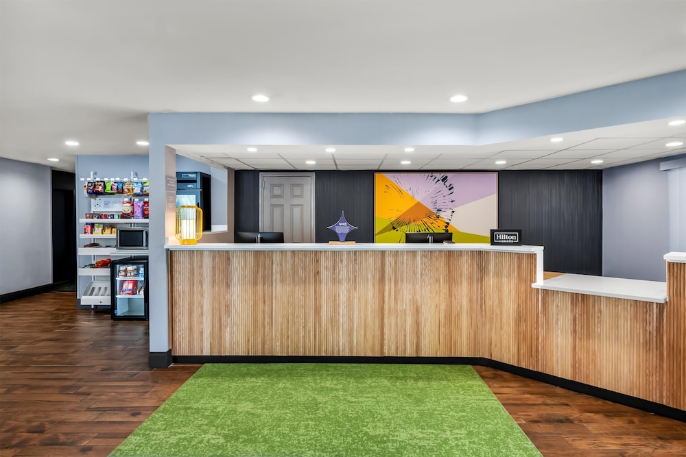 holiday inn express and suites fayetteville nw spring lake