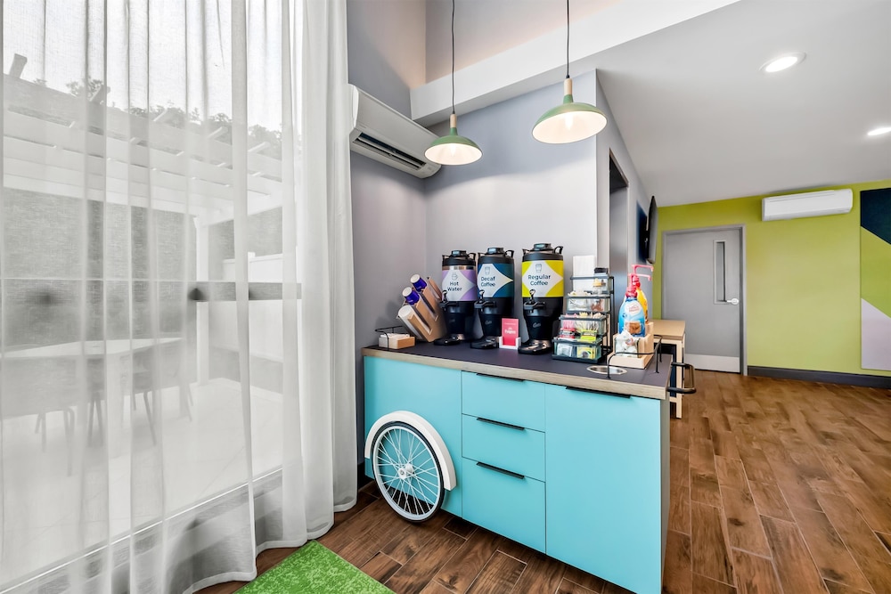 holiday inn express and suites fayetteville nw spring lake