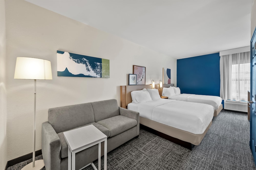 holiday inn express and suites fayetteville nw spring lake