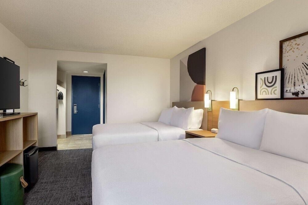 holiday inn express and suites fayetteville nw spring lake