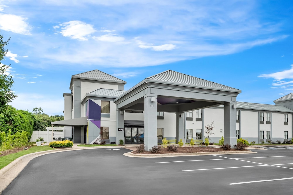 holiday inn express and suites fayetteville nw spring lake