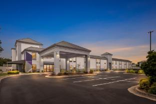 holiday inn express and suites fayetteville nw spring lake
