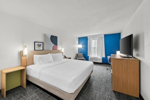 holiday inn express and suites fayetteville nw spring lake