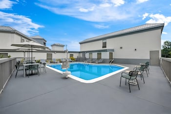 Holiday Inn Express & Suites Fayetteville Nw-Spring Lake,,3 star