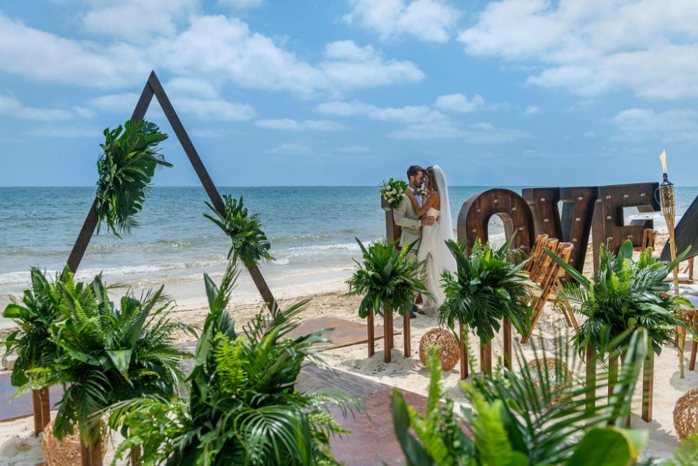 el beso adults only at ocean coral and turquesa all inclusive