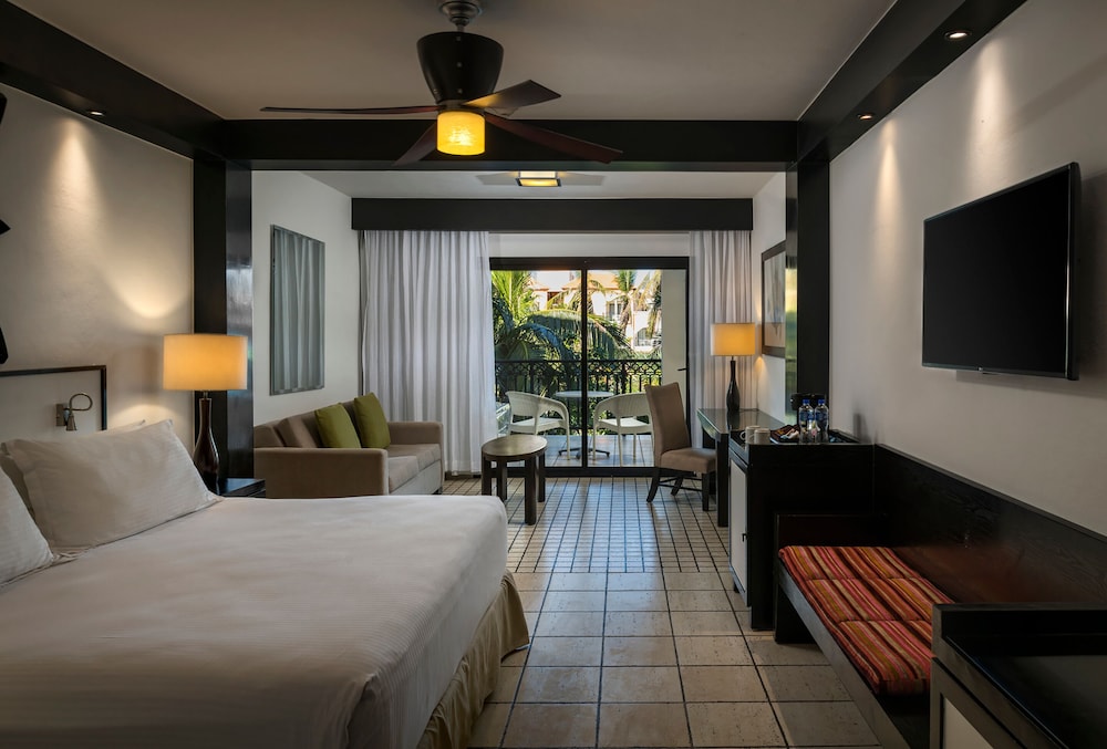 el beso adults only at ocean coral and turquesa all inclusive