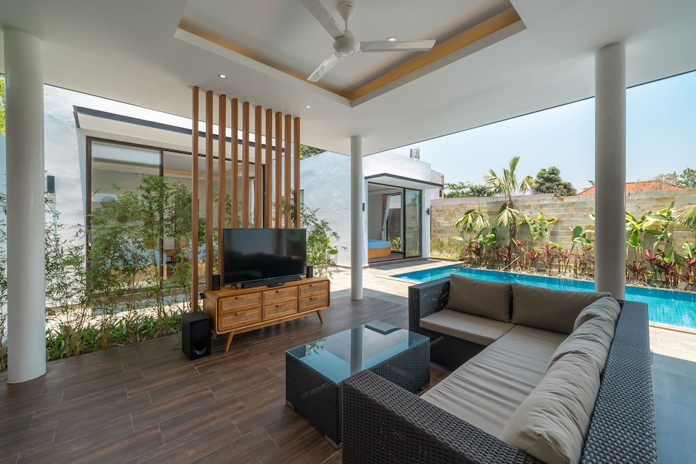 the tanjung nakula suites villa