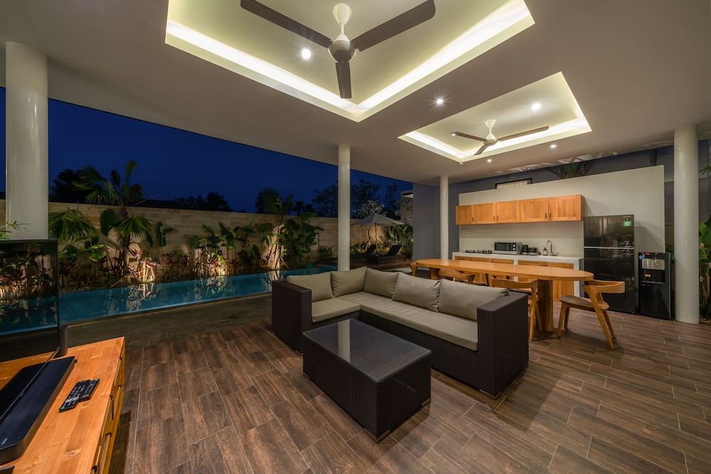 the tanjung nakula suites villa