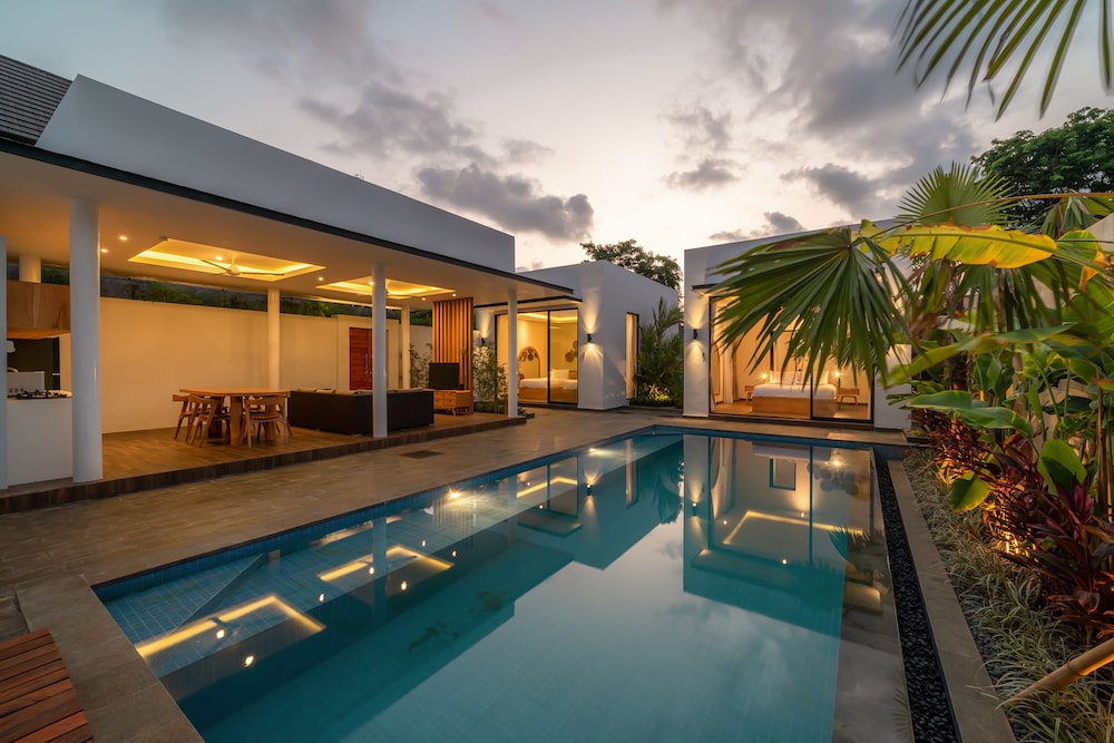 the tanjung nakula suites villa