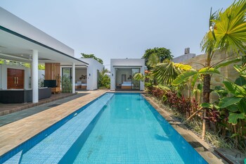 the tanjung nakula suites villa