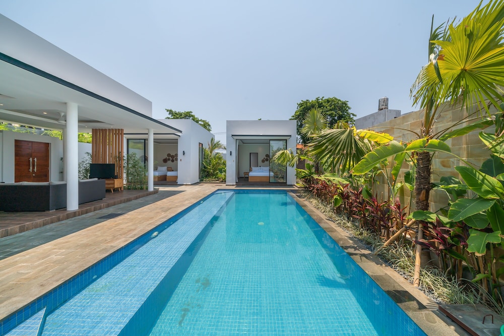 the tanjung nakula suites villa