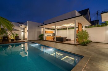 the tanjung nakula suites villa