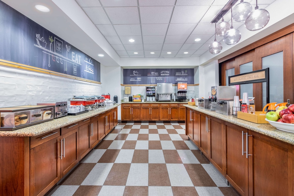 hampton inn suites minneapolis st paul arpt mall of america