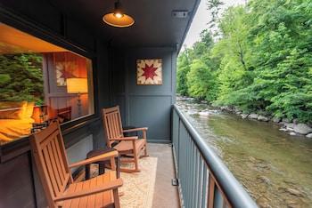 Historic Rocky Waters Inn, A Small Luxury Hotel,Near Ripley's Aquarium Of The Smokies,4 star